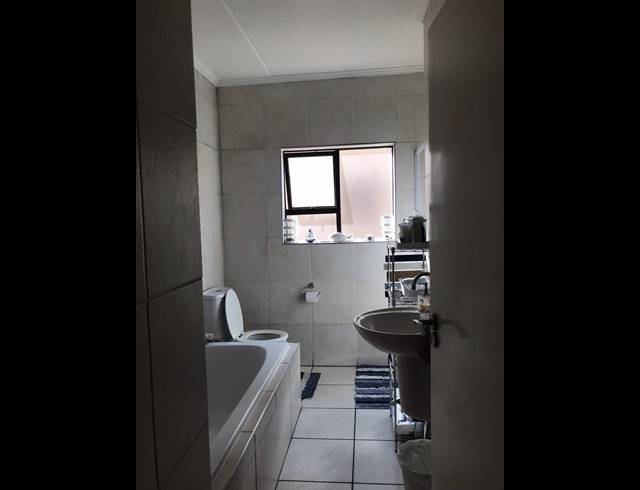 2 BEDROOM APARTMENT TO LET IN SUNNINGHILL